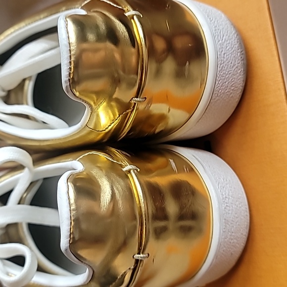 LOUIS VUITTONGold Patent Leather Frontrow Sneakers  - Picture 3 of 4